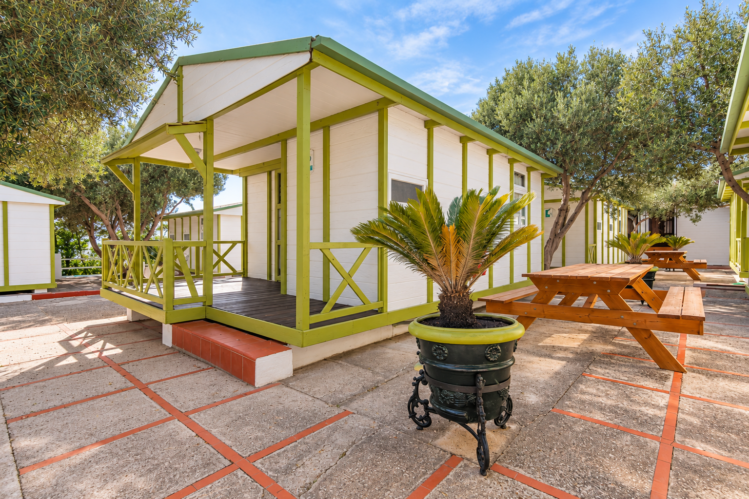 Exterior de los bungalows de madera del camping, fotografía mejorada con IA