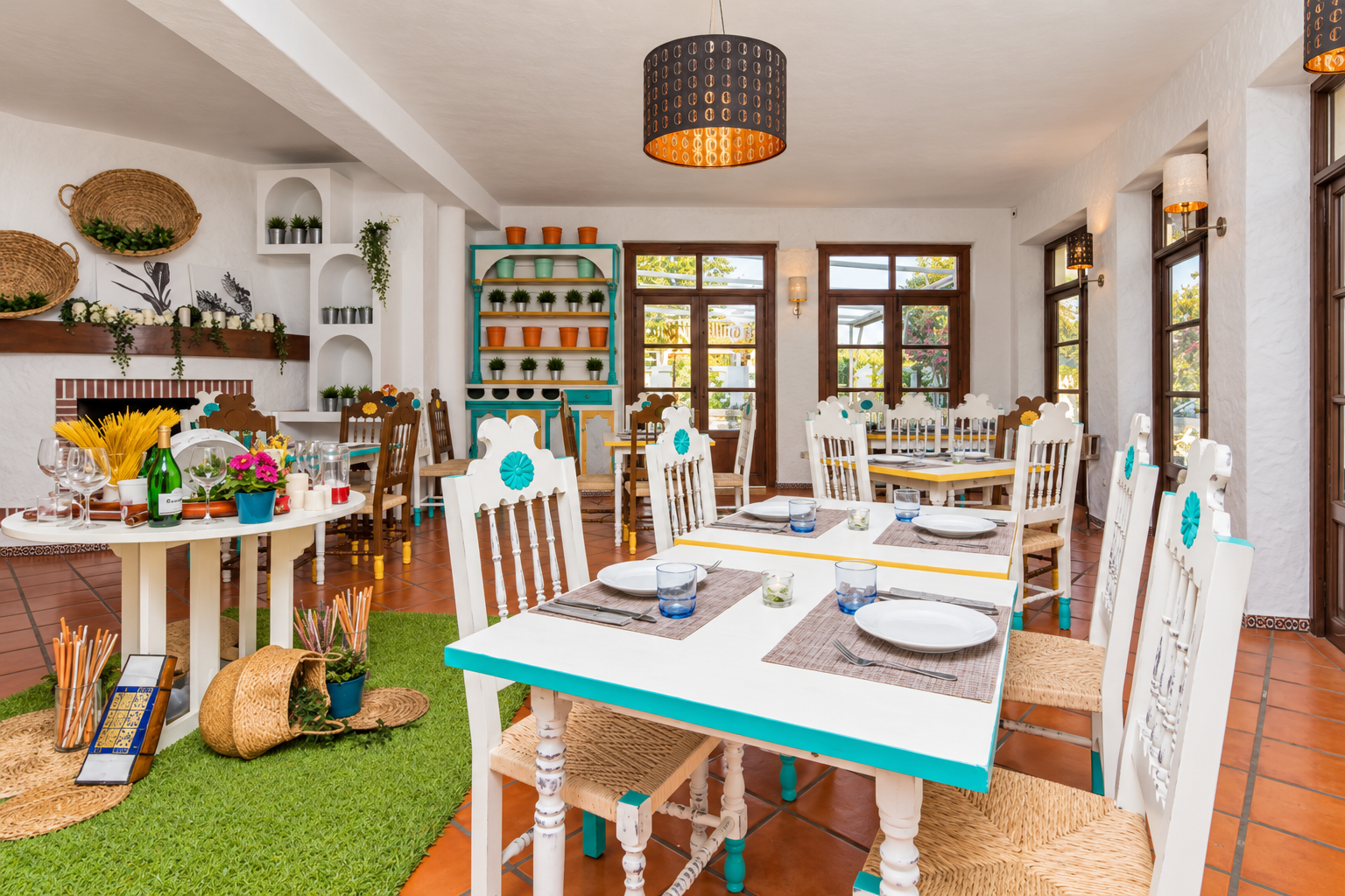 Interior de la cafetería y restaurante del camping, fotografía mejorada con IA